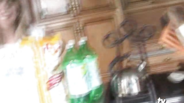 بهترین پورنو هیچ ثبت نام برده با تخم لیست سایتهای پورن مرغ شکسته، در جوراب ساق بلند پاهای معشوقه