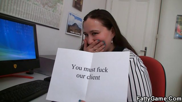 بهترین پورنو هیچ ثبت نام شخص سرخ مایل به بلوند برای رسیدن به داستان های sexi ارگاسم کمک کرد